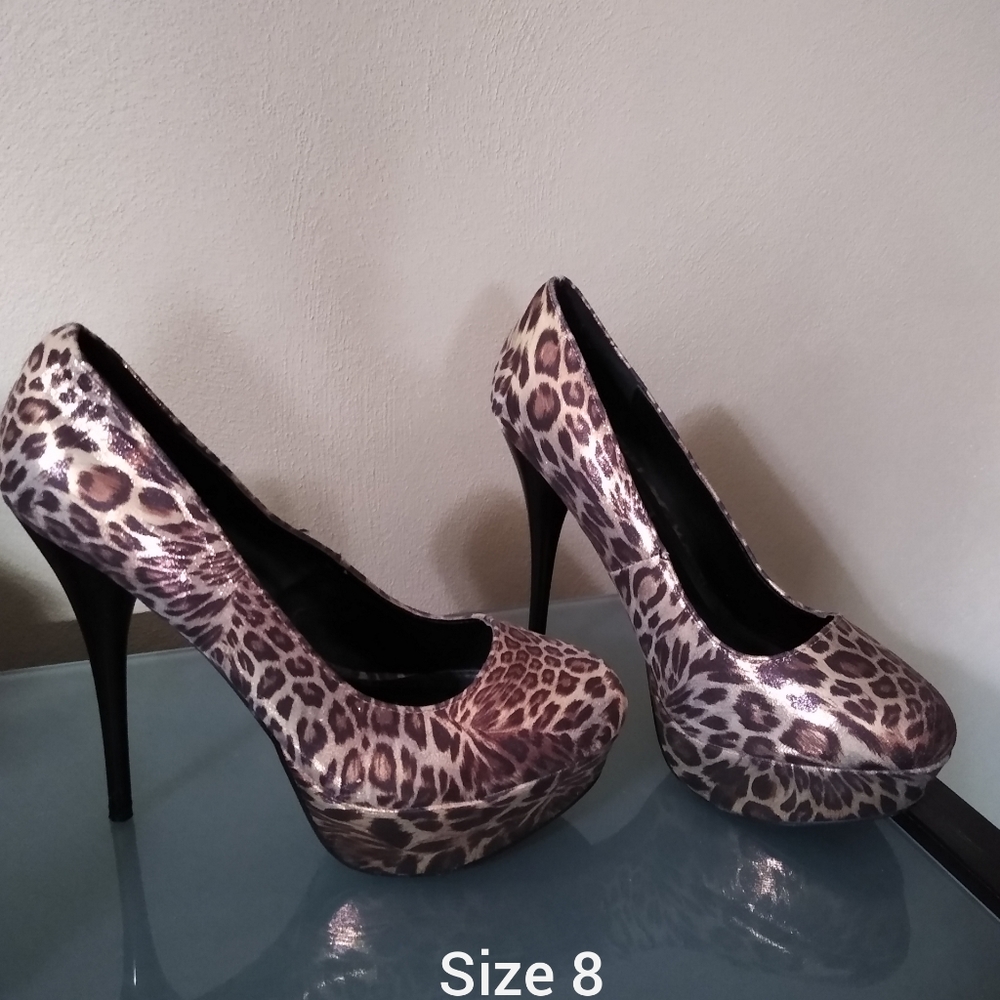 Leopard print platform high heel shoe size 8